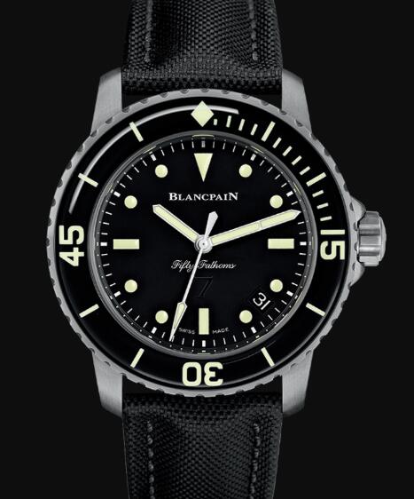 Review Blancpain Fifty Fathoms Watch Review Nageurs de combat Automatique Replica Watch 5015E 1130 B52A
